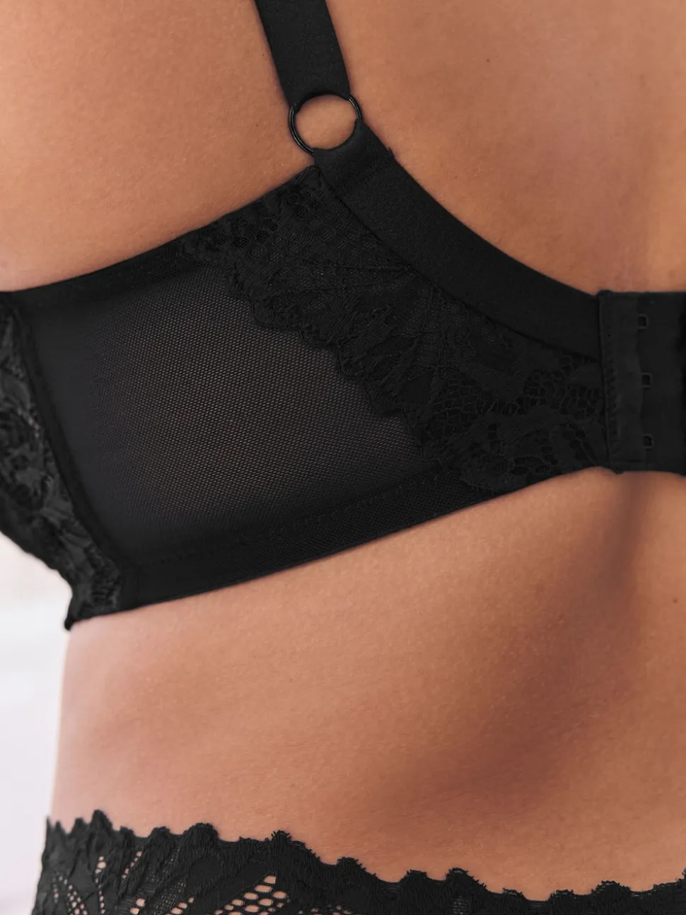 Black B-H Total Support Non Pad Non Wire Full Cup Lace Ultimate Comfort Bra
