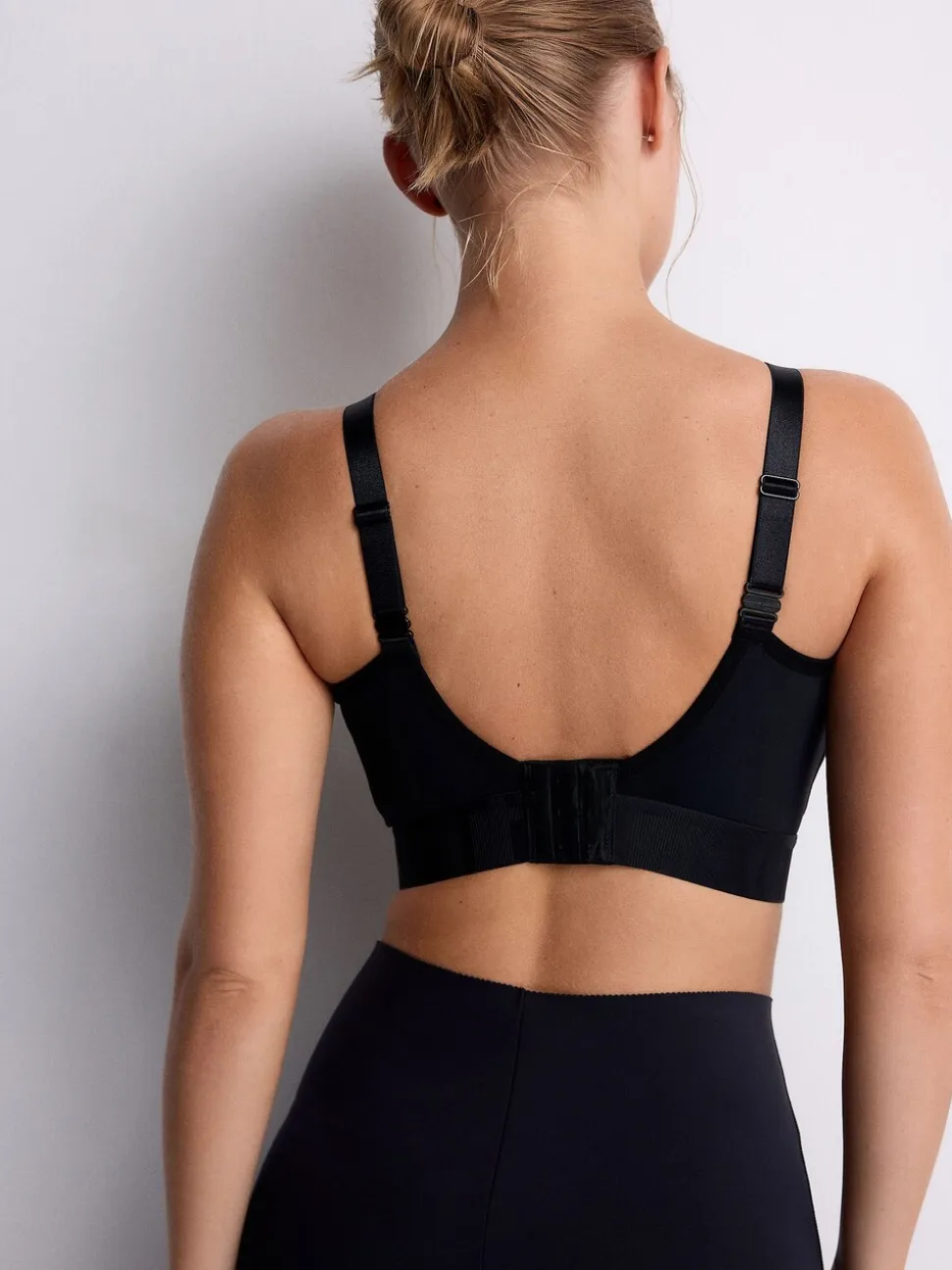 Black DD+ Ultimate Dry Tech Breathable Lightweight Pad High Impact Sports Bra