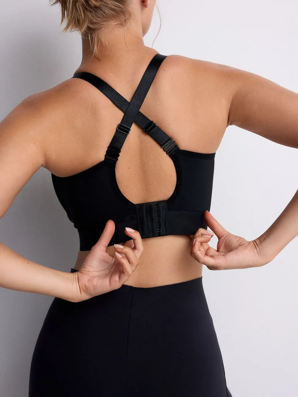 Black DD+ Ultimate Dry Tech Breathable Lightweight Pad High Impact Sports Bra