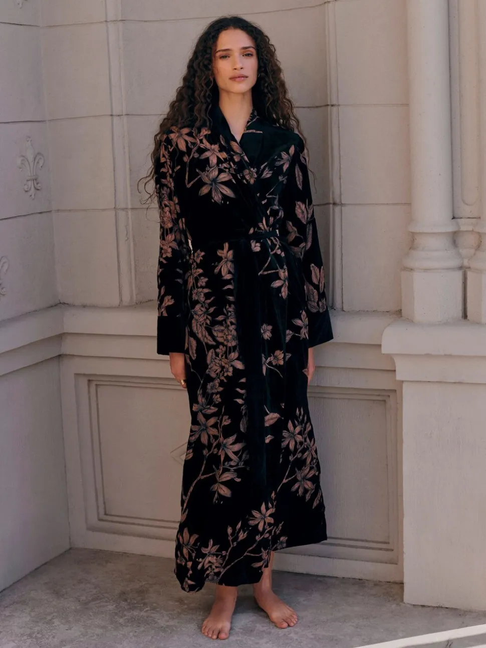 Black Floral Print N.Premium Velvet Robe
