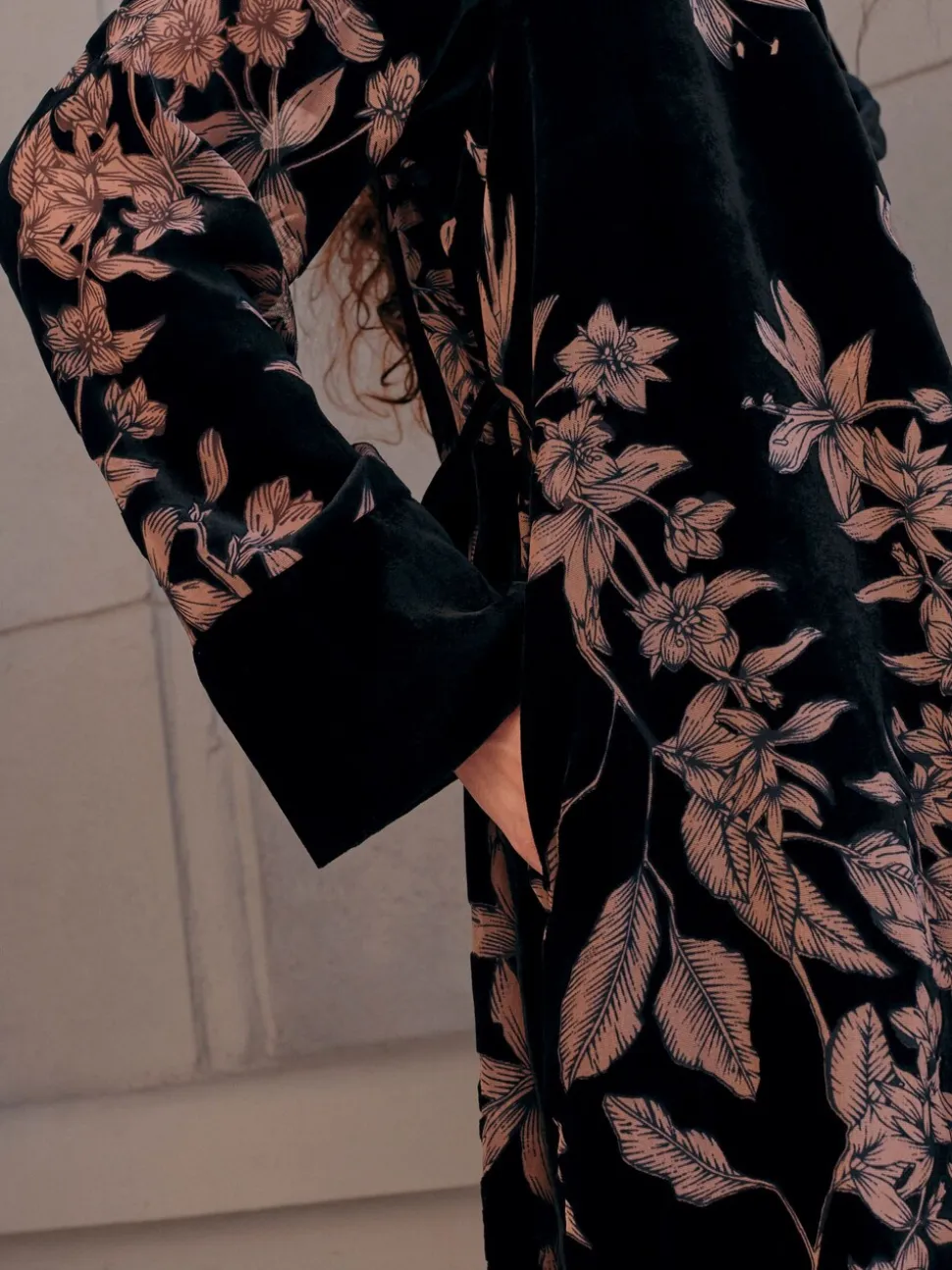 Black Floral Print N.Premium Velvet Robe