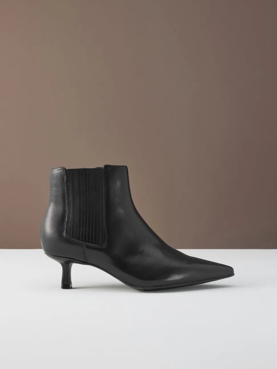 Black Leather Motion Flex Almond Toe Chelsea Style Ankle Boots