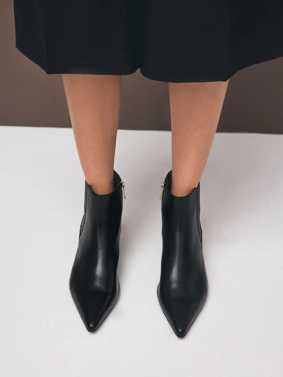 Black Leather Motion Flex Almond Toe Chelsea Style Ankle Boots