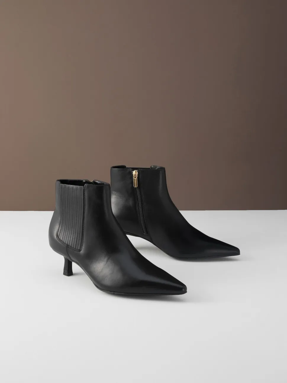 Black Leather Motion Flex Almond Toe Chelsea Style Ankle Boots