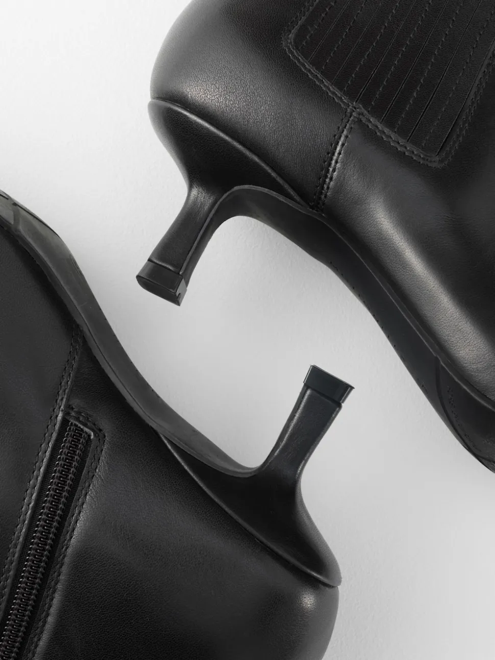 Black Leather Motion Flex Almond Toe Chelsea Style Ankle Boots