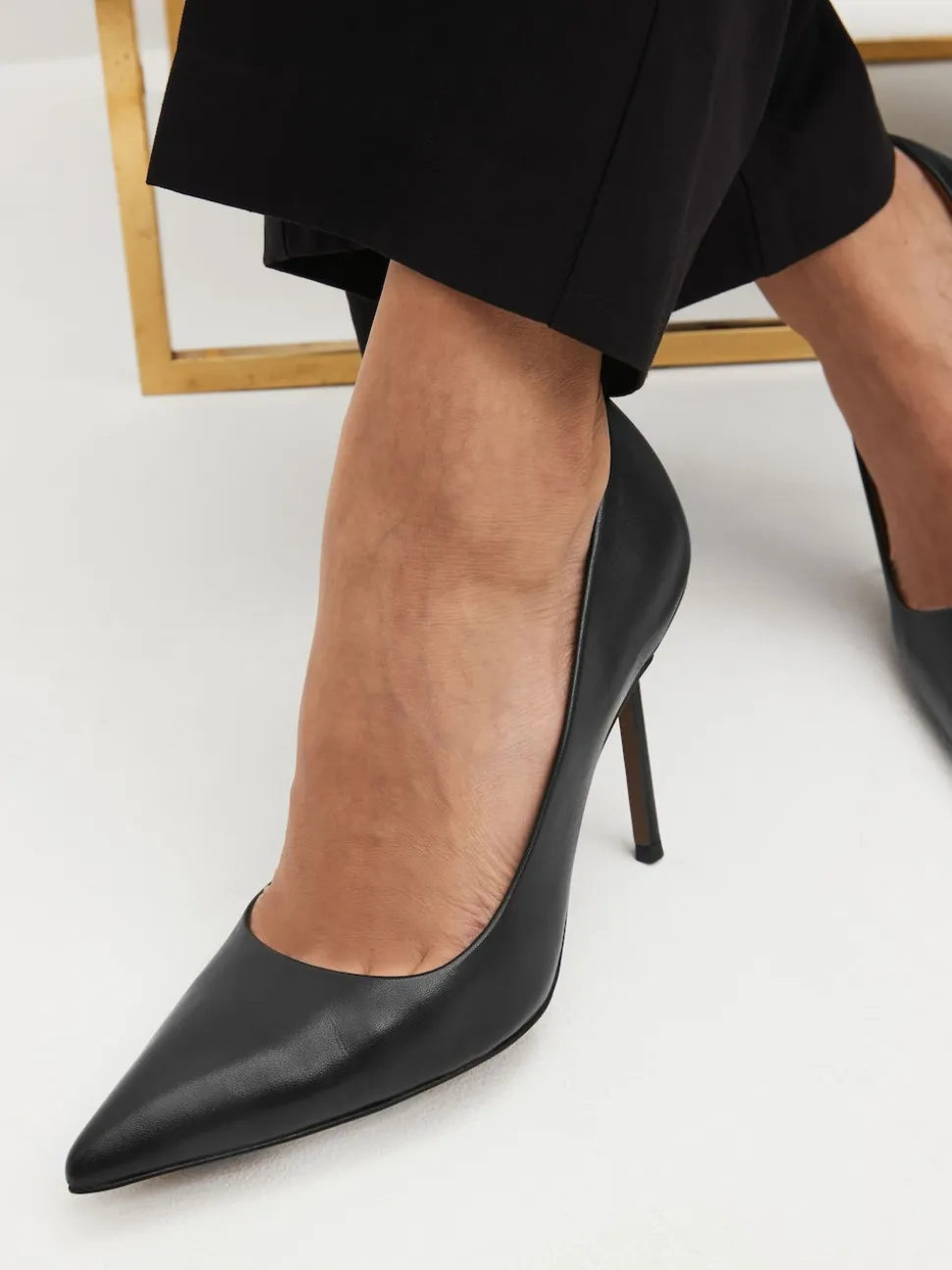 Black Leather Point Toe Court Shoes