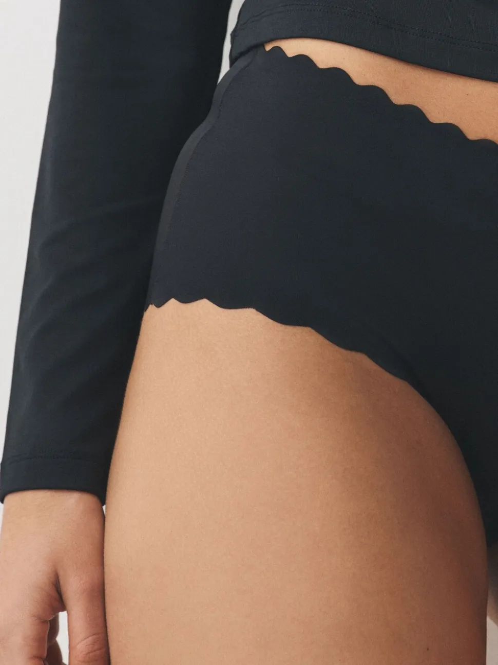 Black Midi No VPL Scallop Knickers 3 Pack