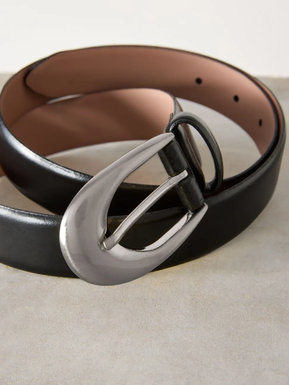 Black N. Premium Made In Italy Curve Buckle Leather Belt
