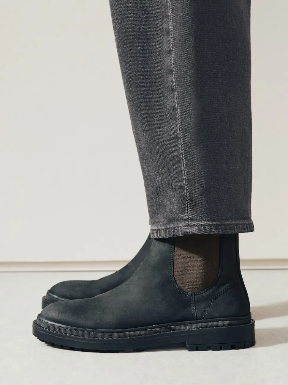Black Oiled Leather Forever Comfort® Round Toe Chelsea Boots