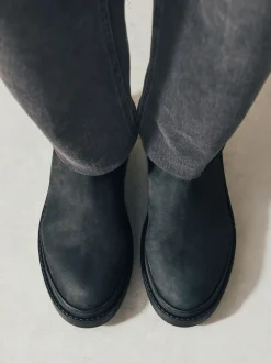 Black Oiled Leather Forever Comfort® Round Toe Chelsea Boots