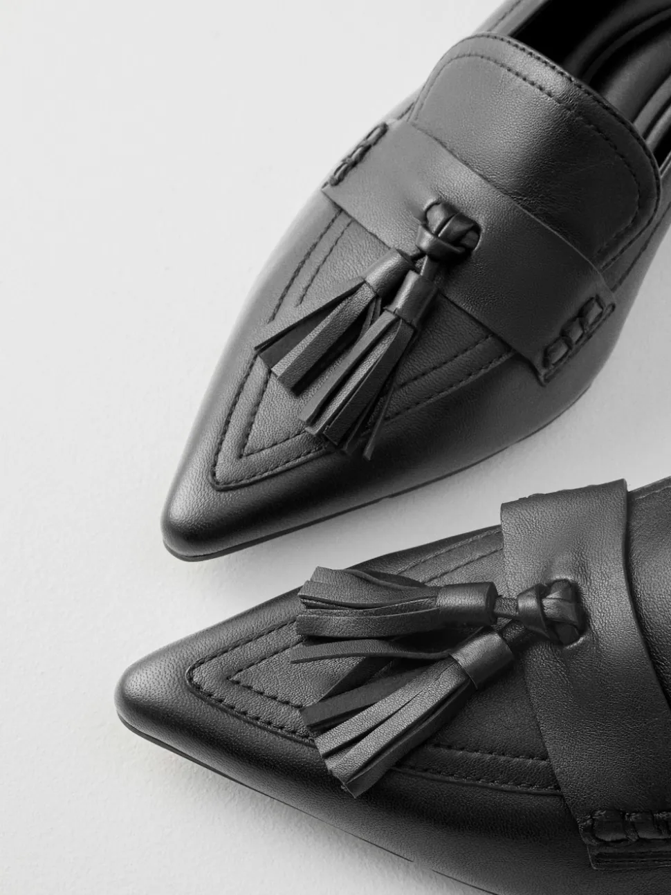 Black Premium Leather With Motionflex Point Toe Tassel Heels Loafers