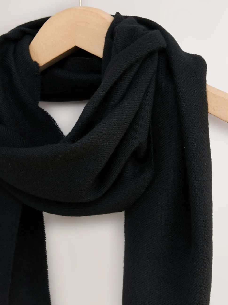 Black Premium Made in Italy Midweight Scarf with Containing Wool