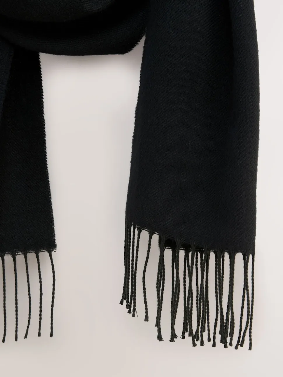 Black Premium Made in Italy Midweight Scarf with Containing Wool