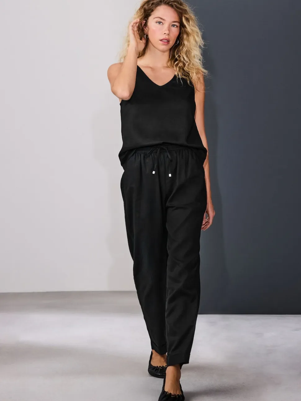 Black Pull On Tapered Trousers With Linen