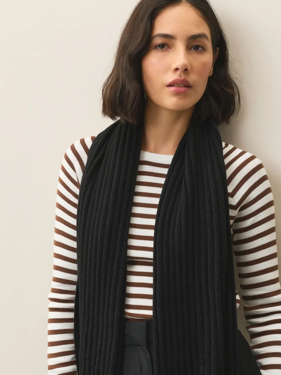 Black Ribbed Knit Scarf