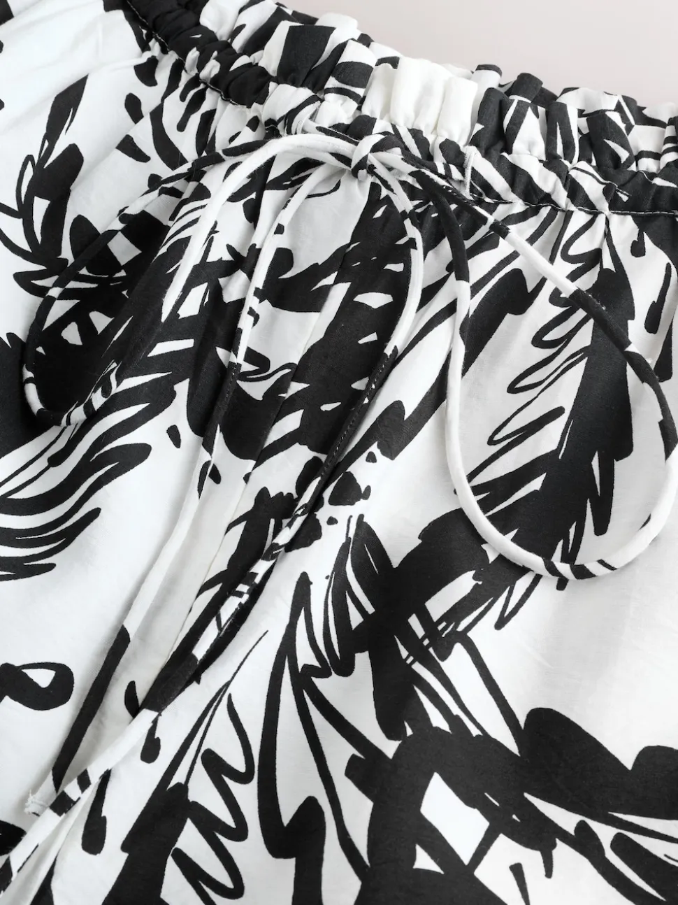 Black/Cream Palm Summer Beach Shorts