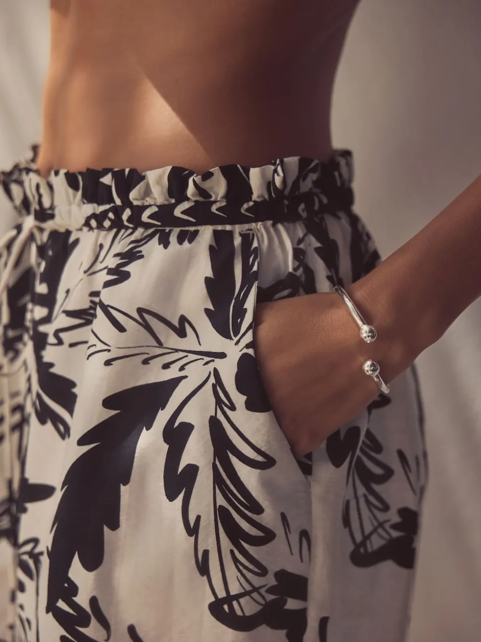 Black/Cream Palm Summer Beach Shorts