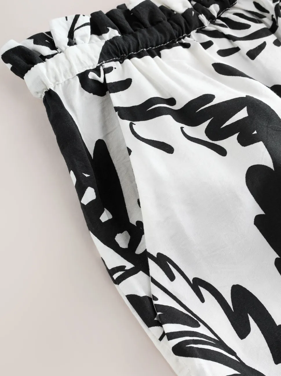 Black/Cream Palm Summer Beach Shorts