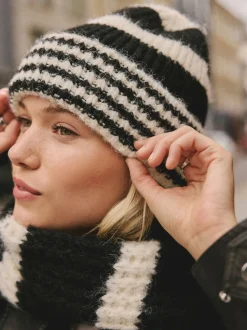 Black/White Stripe Knitted Beanie Hat