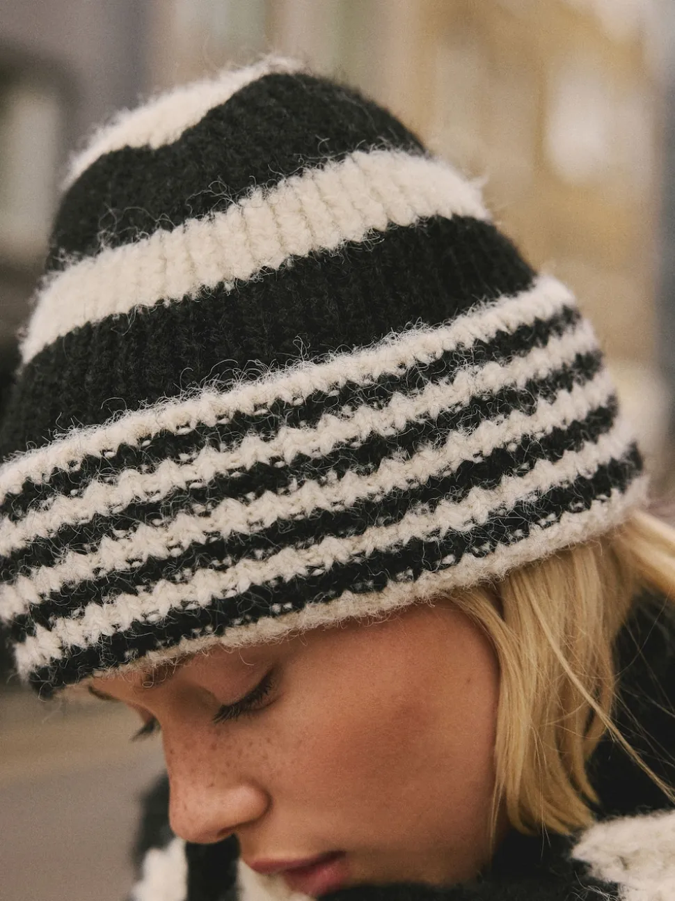 Black/White Stripe Knitted Beanie Hat