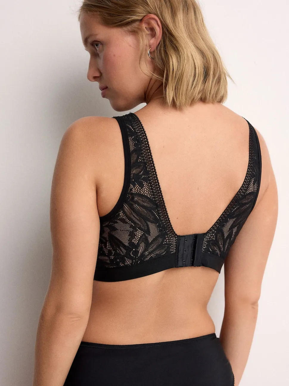 Black/White Total Support Non Pad Wire Ultimate Comfort Bras 2 Pack