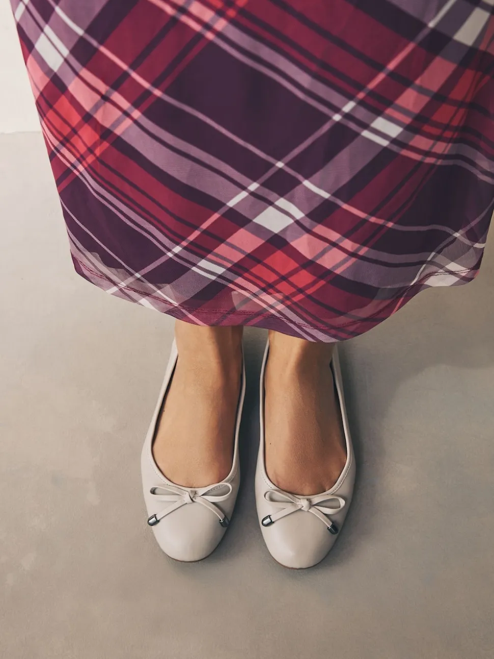 Bone Round Toe Leather Ballerina Shoes