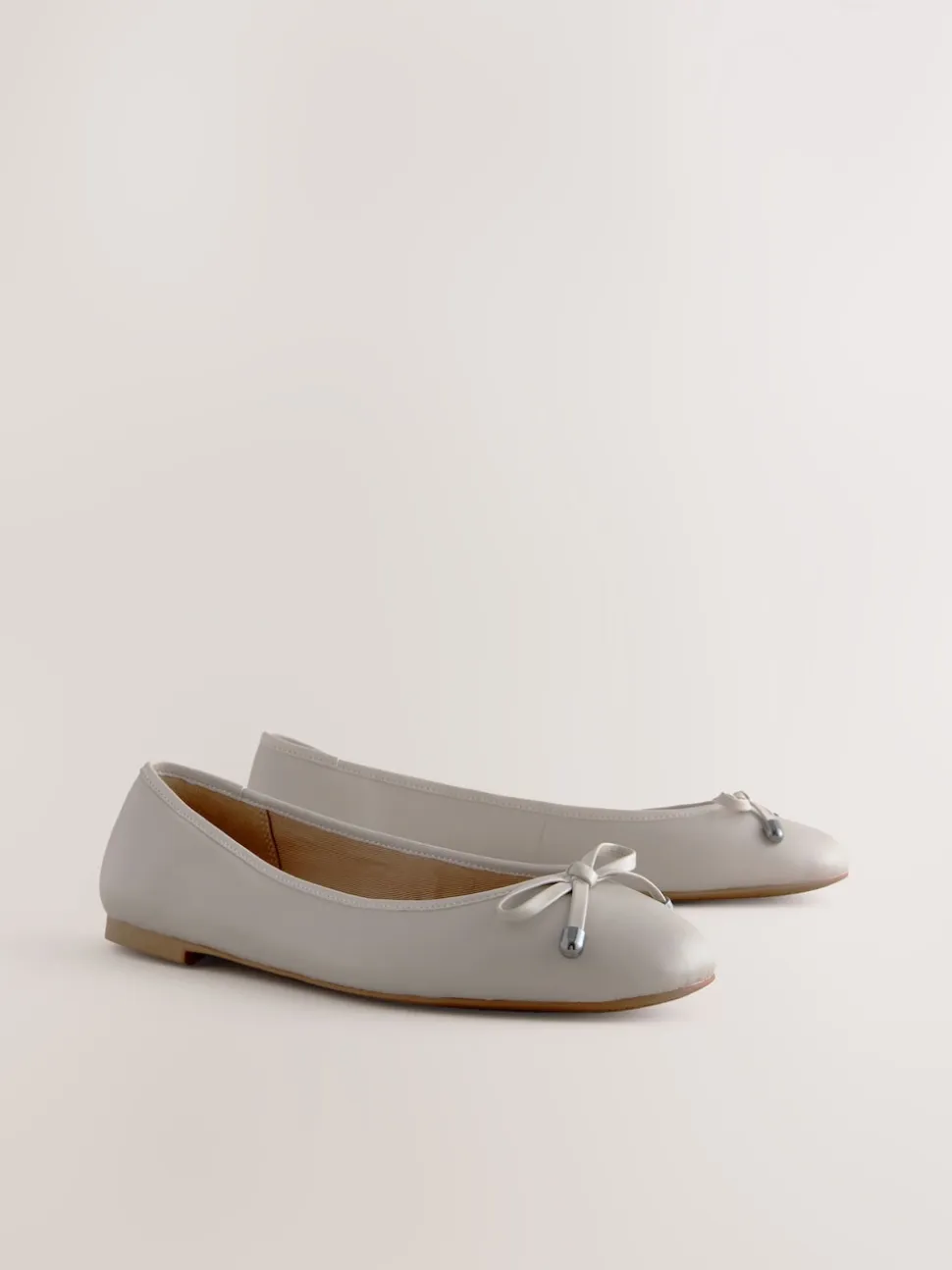 Bone Round Toe Leather Ballerina Shoes