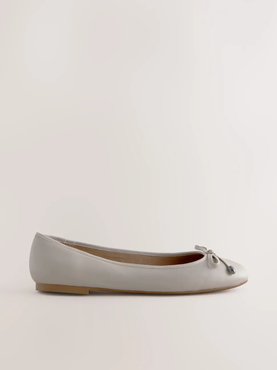 Bone Round Toe Leather Ballerina Shoes