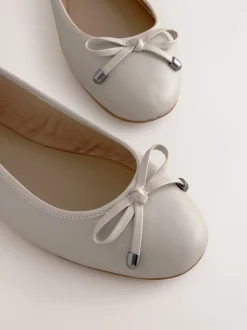 Bone Round Toe Leather Ballerina Shoes