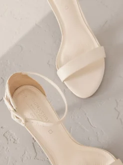 Bone Signature Premium Leather Round Toe Buckle Detail Mid Simple Sandals