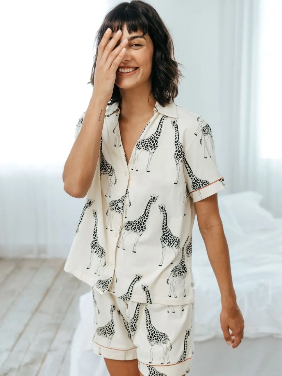 Chelsea Peers White Cotton Giraffe Print Short Pyjamas Set