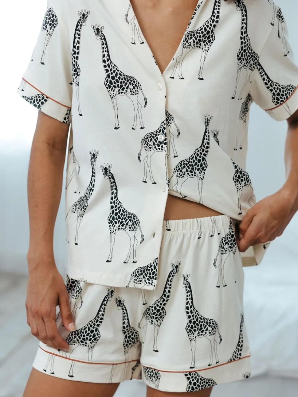Chelsea Peers White Cotton Giraffe Print Short Pyjamas Set