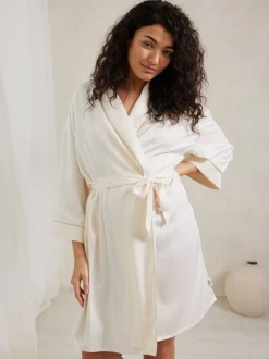 Chelsea Peers White Satin Lace Trim Robe Dressing Gown