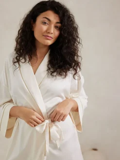 Chelsea Peers White Satin Lace Trim Robe Dressing Gown