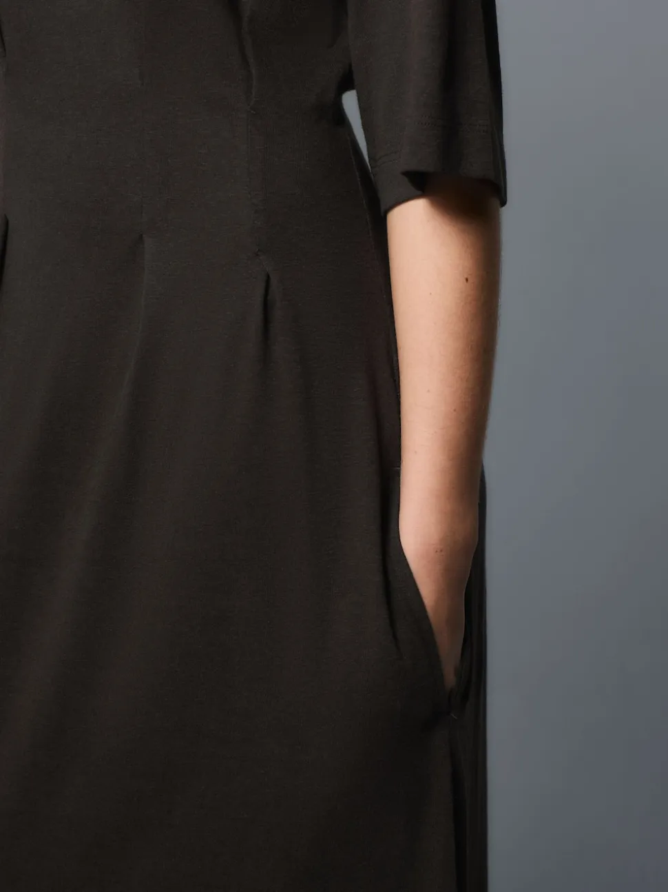 Chocolate Brown Short Sleeve Roll Edge Waisted Midi Dress with Linen