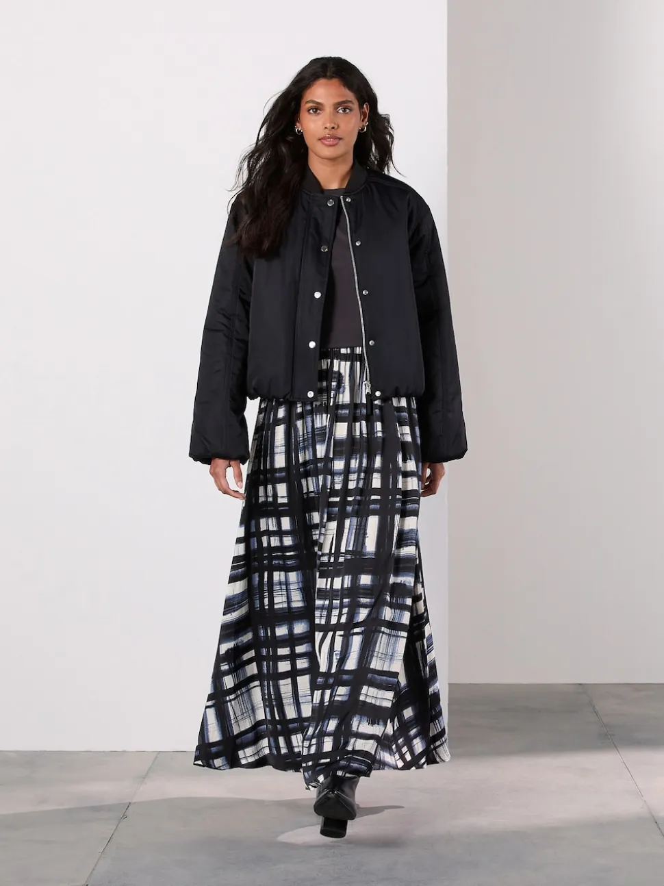 Cream/Navy Check Satin Pleated Maxi Skirt