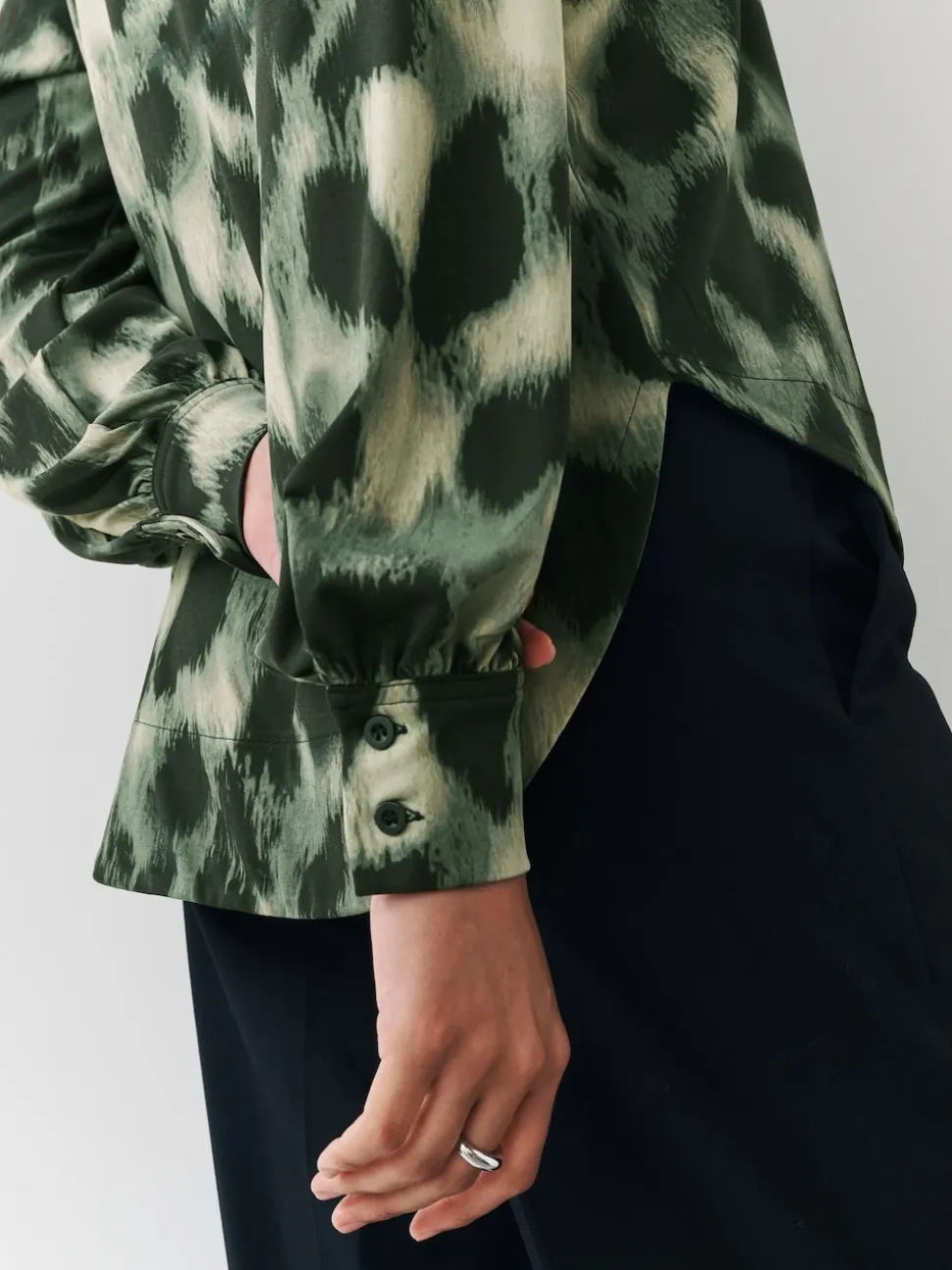 Green Animal Long Sleeve V-Neck Jersery Blouse