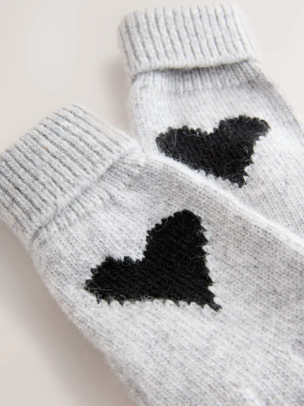 Grey Heart Knitted Gloves