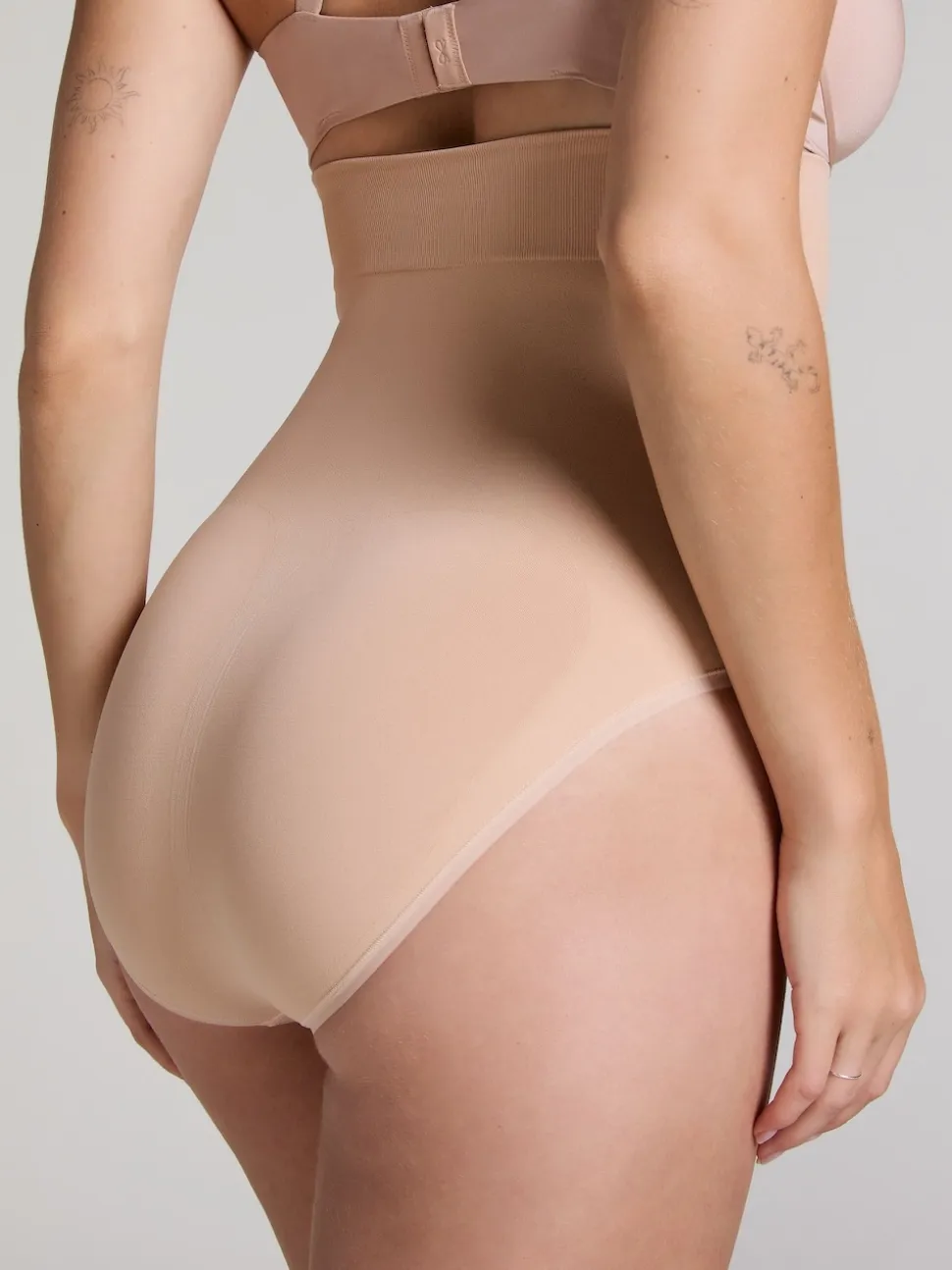 Hunkemöller Seamless Enhancing High Waisted Knickers