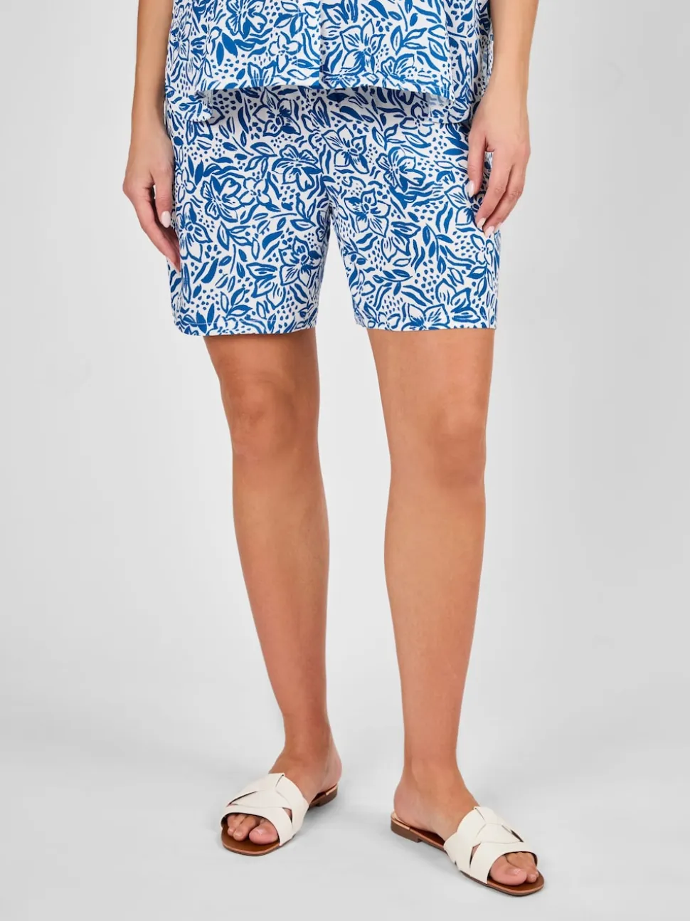 JoJo Maman Bébé Cream Floral Patterned Maternity Shorts