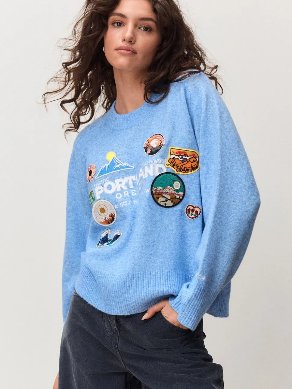Light Blue Badge Embroidery Crew Neck Knitted Jumper with Wool