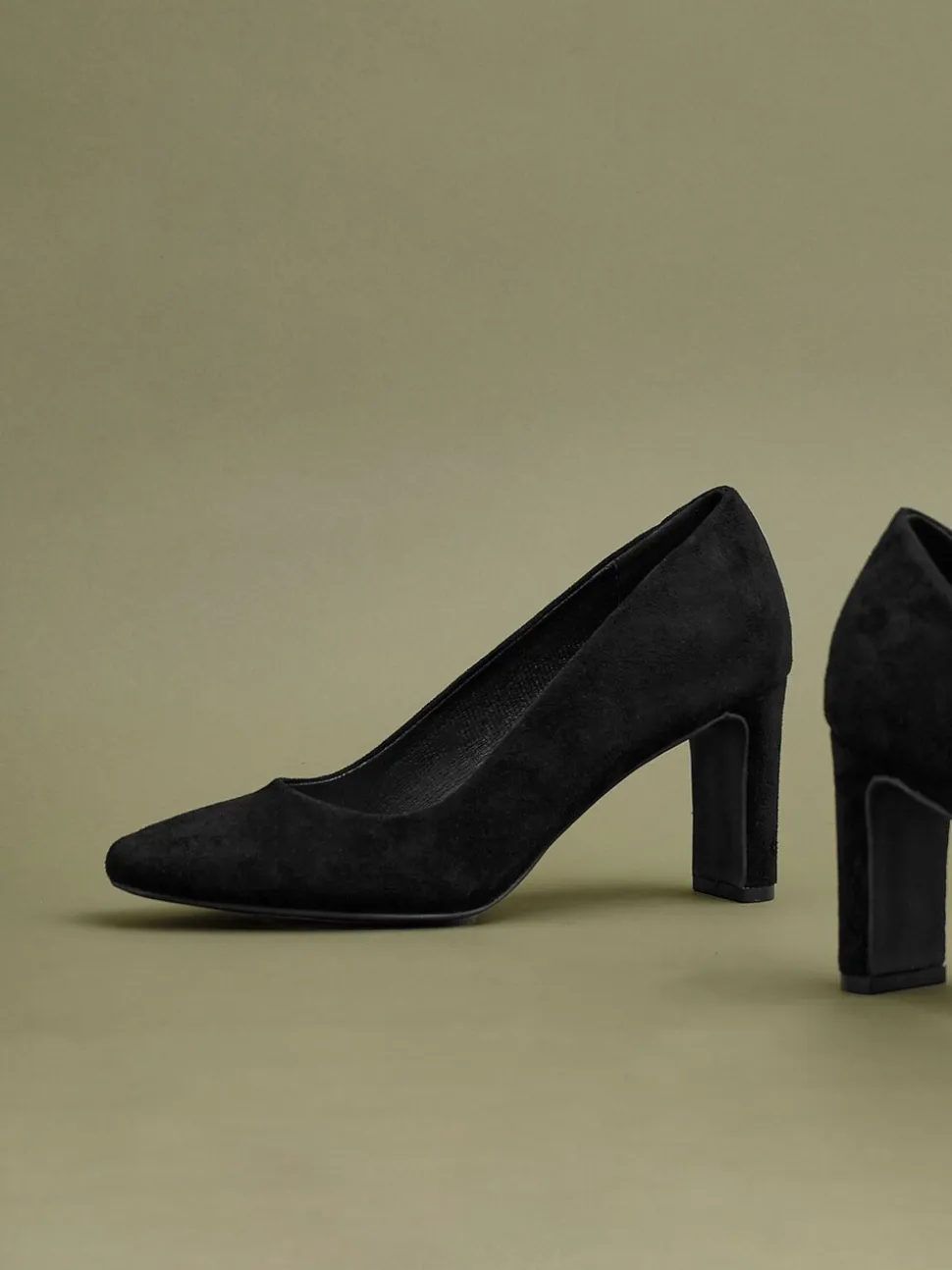 Linzi Black Agenda Block Heel Courts