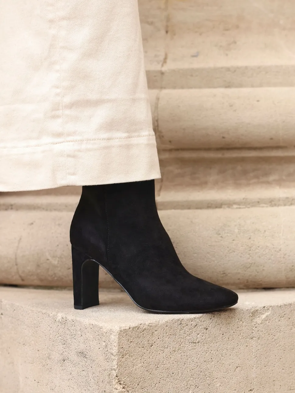 Linzi Black Alisha Point Toe Block Heeled Ankle Boots