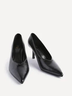 Linzi Black Bellamy V-Shaped Closed Toe Court Heels