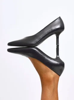 Linzi Blue Bellamy V-Shaped Closed Toe Court Heels