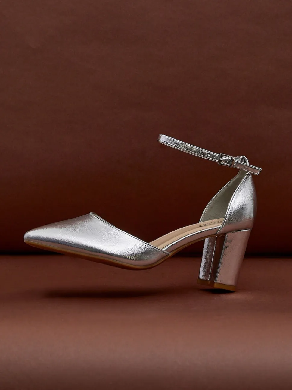 Linzi Silver Wide Fit Davina Wide Fit Closed Back Court Block Shoes
