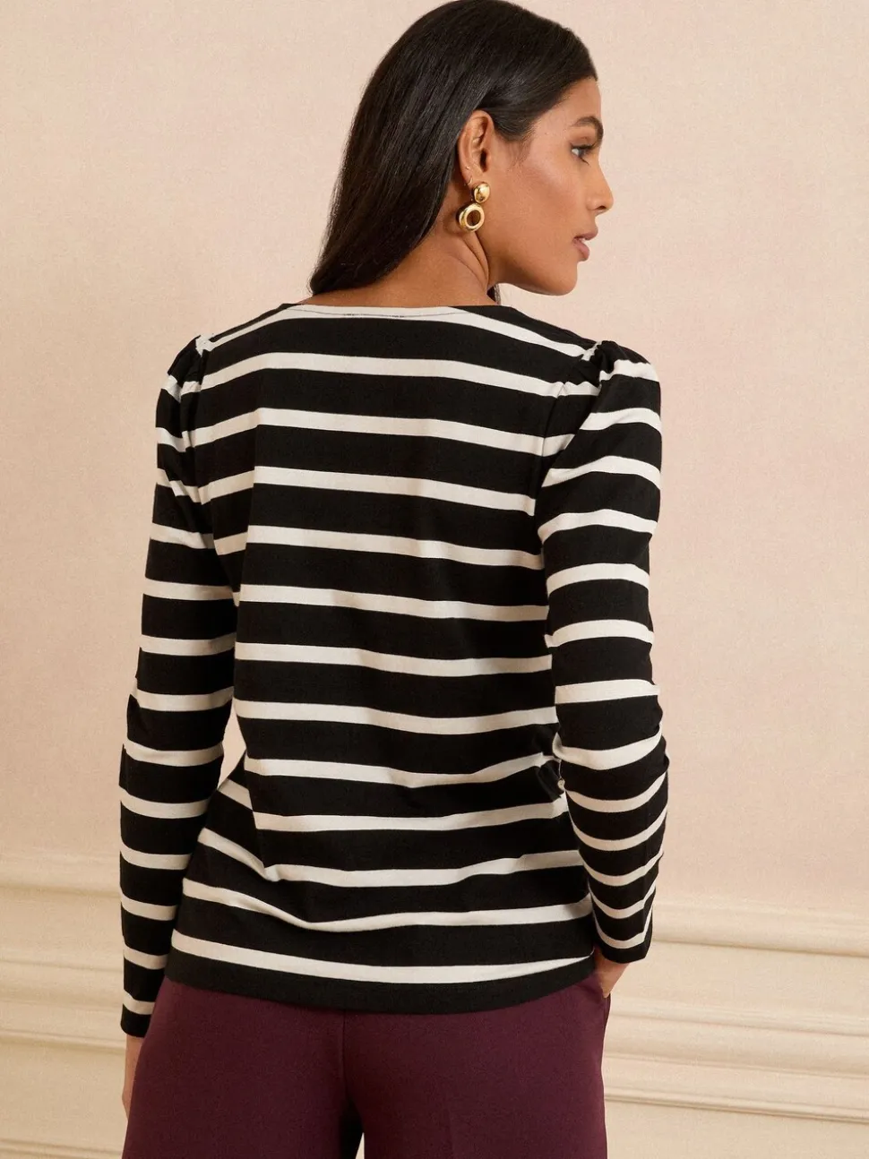 Love & Roses Black and Ivory Stripe Scallop V-Neck Long Sleeve Jersey Top