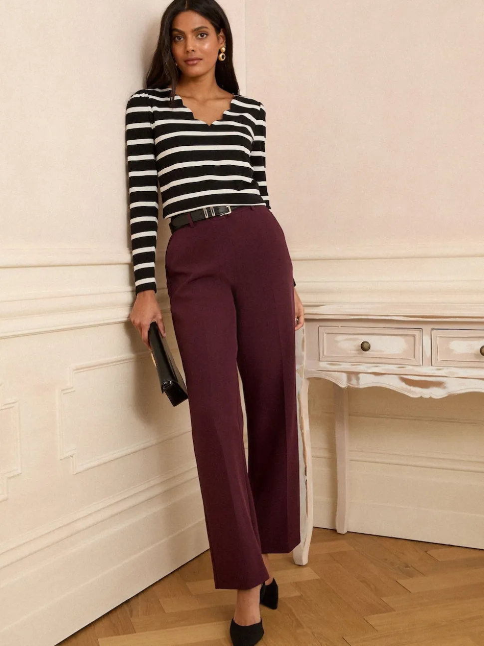Love & Roses Black and Ivory Stripe Scallop V-Neck Long Sleeve Jersey Top