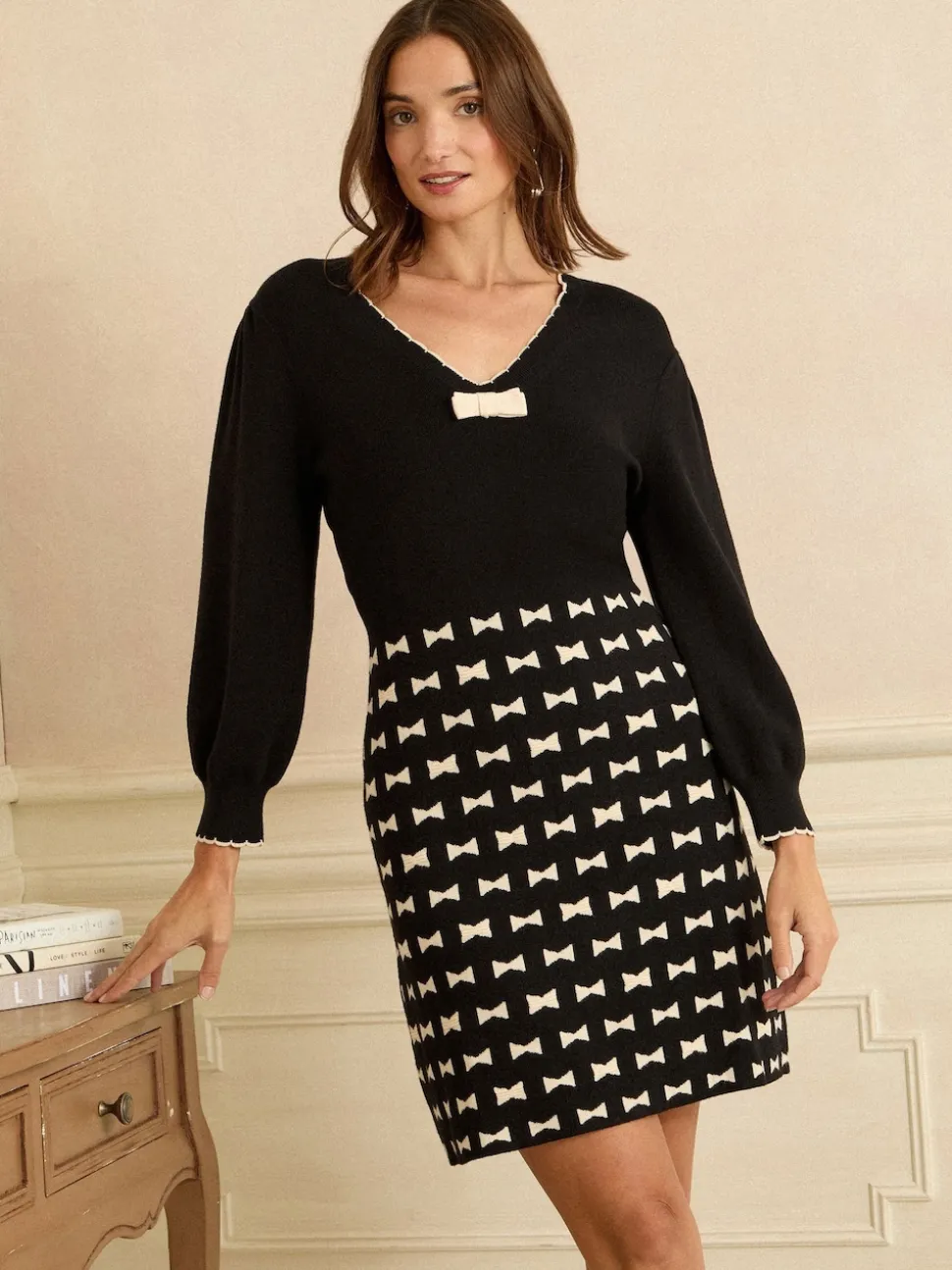 Love & Roses Black Bow Print V-Neck Knitted Mini Dress