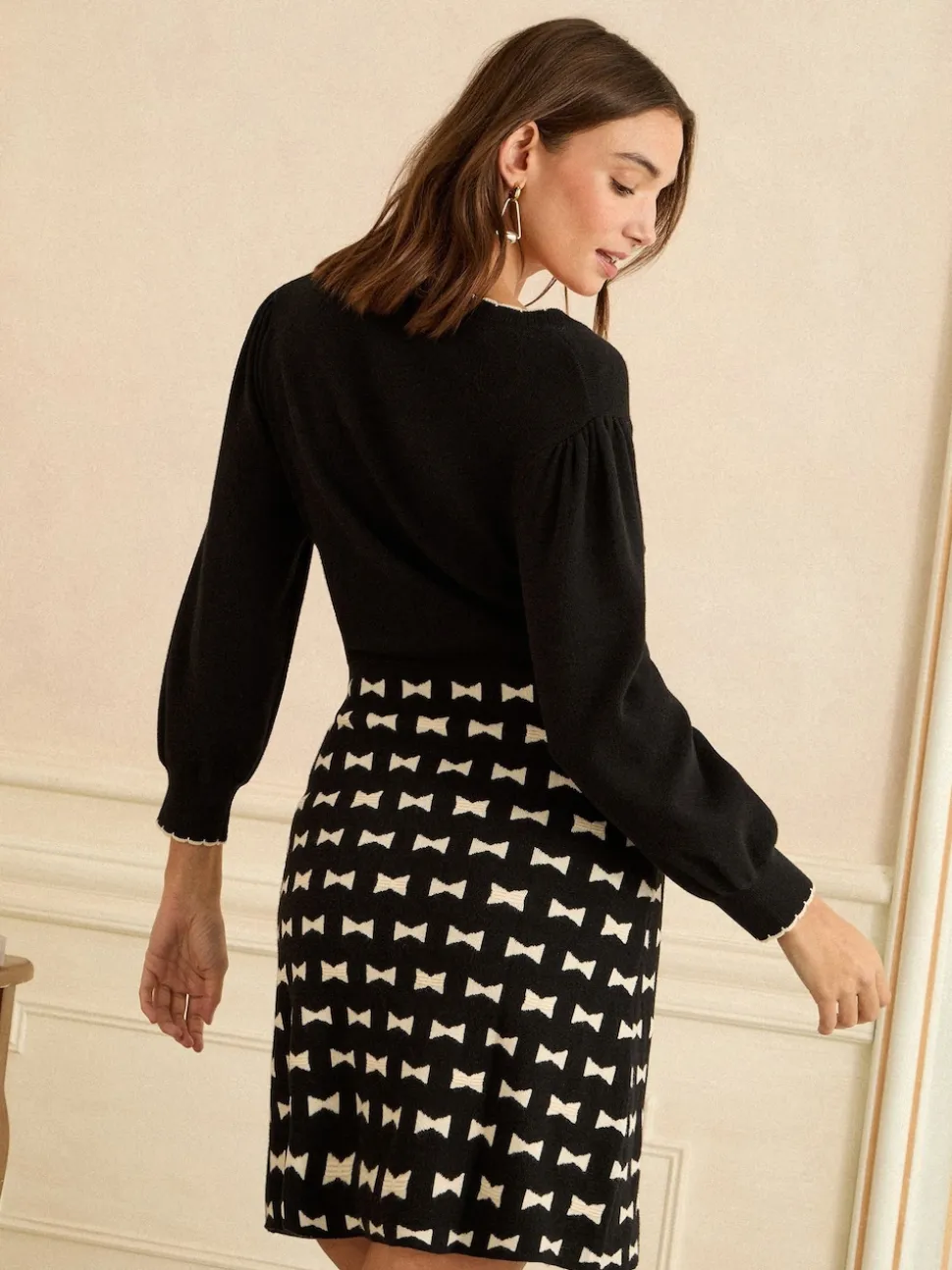 Love & Roses Black Bow Print V-Neck Knitted Mini Dress